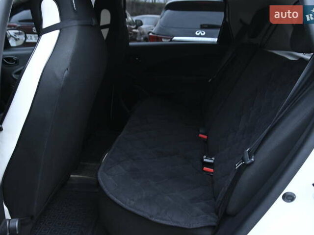 Білий Рено Зое, об'ємом двигуна 0 л та пробігом 41 тис. км за 13200 $, фото 27 на Automoto.ua