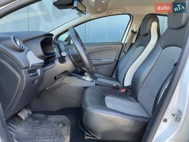 Белый Рено Зое, объемом двигателя 0 л и пробегом 217 тыс. км за 11990 $, фото 8 на Automoto.ua