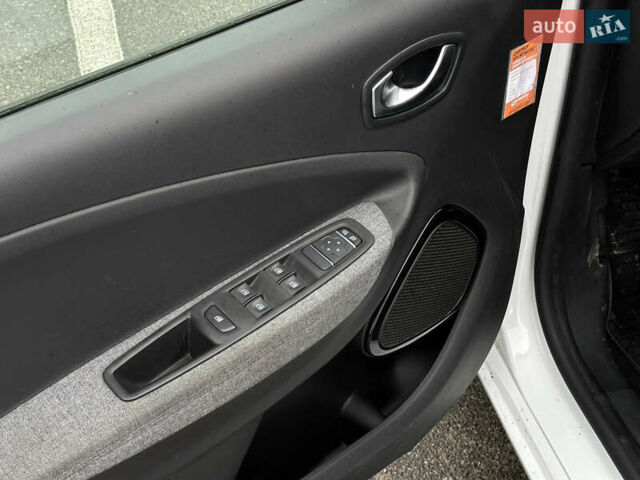 Білий Рено Зое, об'ємом двигуна 0 л та пробігом 77 тис. км за 12990 $, фото 14 на Automoto.ua