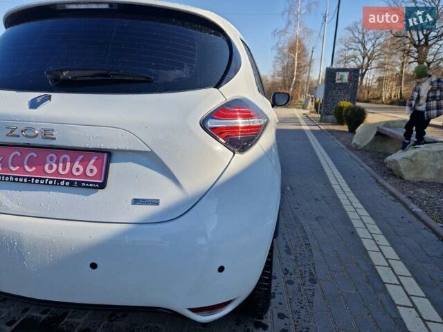 Білий Рено Зое, об'ємом двигуна 0 л та пробігом 27 тис. км за 13000 $, фото 6 на Automoto.ua