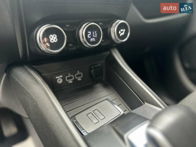 Белый Рено Зое, объемом двигателя 0 л и пробегом 28 тыс. км за 12500 $, фото 31 на Automoto.ua