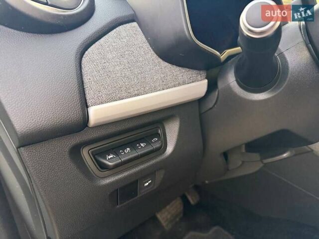 Белый Рено Зое, объемом двигателя 0 л и пробегом 78 тыс. км за 11999 $, фото 13 на Automoto.ua