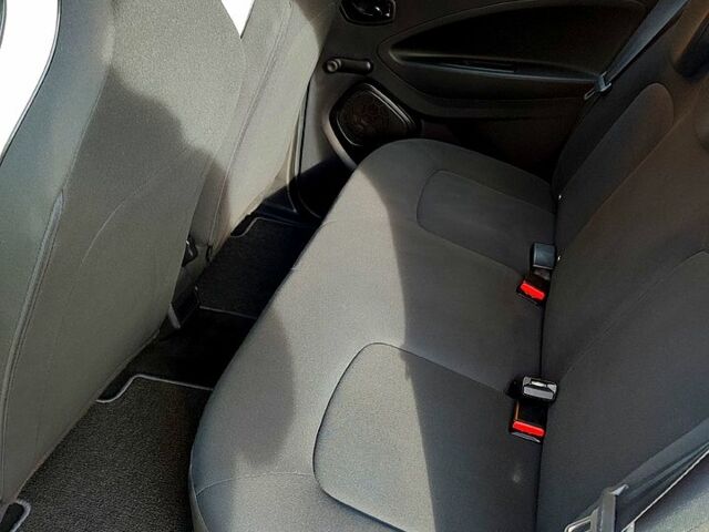 Белый Рено Зое, объемом двигателя 80 л и пробегом 78 тыс. км за 11850 $, фото 8 на Automoto.ua