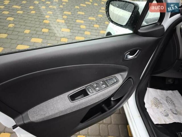 Белый Рено Зое, объемом двигателя 0 л и пробегом 59 тыс. км за 13200 $, фото 34 на Automoto.ua