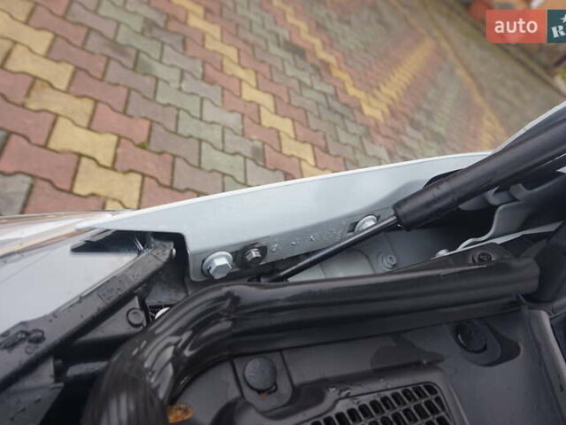 Белый Рено Зое, объемом двигателя 0 л и пробегом 122 тыс. км за 13000 $, фото 59 на Automoto.ua