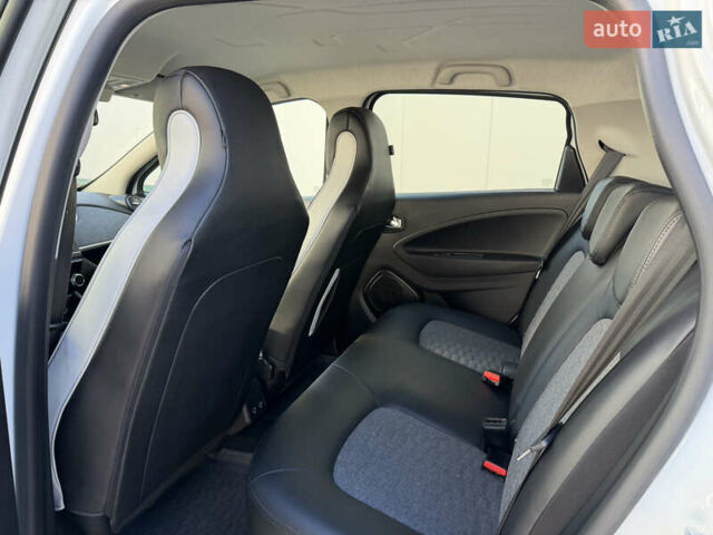 Белый Рено Зое, объемом двигателя 0 л и пробегом 93 тыс. км за 11500 $, фото 10 на Automoto.ua