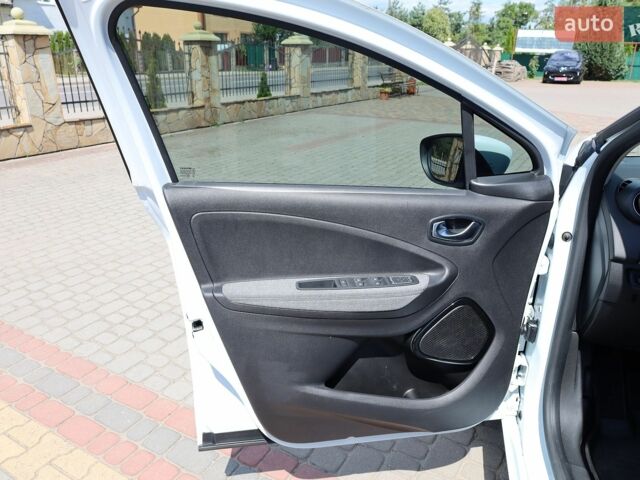 Білий Рено Зое, об'ємом двигуна 0 л та пробігом 65 тис. км за 14000 $, фото 24 на Automoto.ua