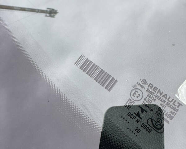 Белый Рено Зое, объемом двигателя 0 л и пробегом 97 тыс. км за 11900 $, фото 6 на Automoto.ua