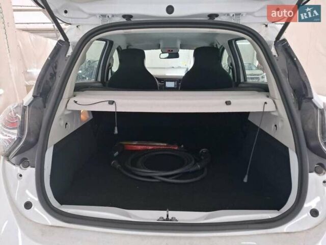 Білий Рено Зое, об'ємом двигуна 0 л та пробігом 108 тис. км за 11499 $, фото 4 на Automoto.ua