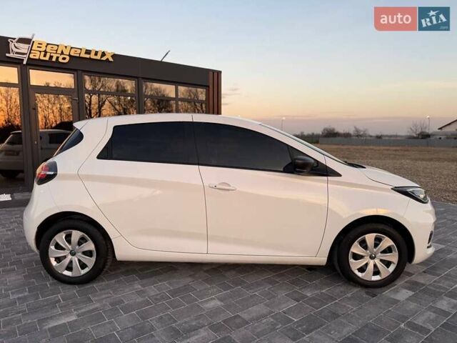 Белый Рено Зое, объемом двигателя 0 л и пробегом 92 тыс. км за 11499 $, фото 12 на Automoto.ua