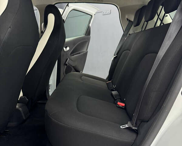 Белый Рено Зое, объемом двигателя 0 л и пробегом 46 тыс. км за 12150 $, фото 24 на Automoto.ua