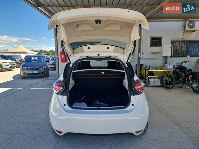 Белый Рено Зое, объемом двигателя 0 л и пробегом 53 тыс. км за 13500 $, фото 5 на Automoto.ua