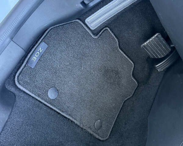 Білий Рено Зое, об'ємом двигуна 0 л та пробігом 23 тис. км за 13150 $, фото 32 на Automoto.ua