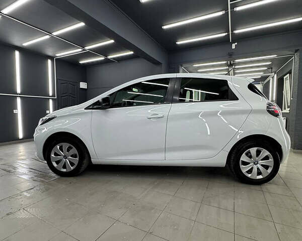 Белый Рено Зое, объемом двигателя 0 л и пробегом 46 тыс. км за 12150 $, фото 7 на Automoto.ua