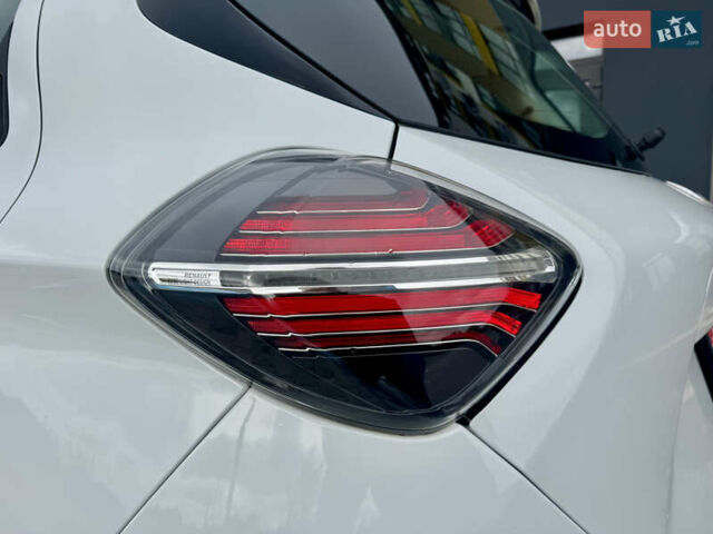 Белый Рено Зое, объемом двигателя 0 л и пробегом 70 тыс. км за 12999 $, фото 6 на Automoto.ua