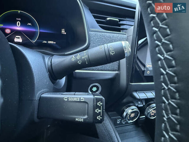 Білий Рено Зое, об'ємом двигуна 0 л та пробігом 23 тис. км за 13150 $, фото 44 на Automoto.ua