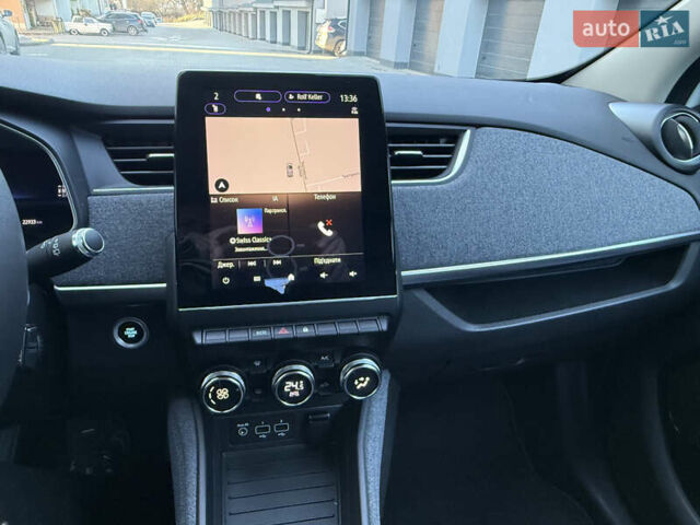 Білий Рено Зое, об'ємом двигуна 0 л та пробігом 23 тис. км за 13150 $, фото 41 на Automoto.ua