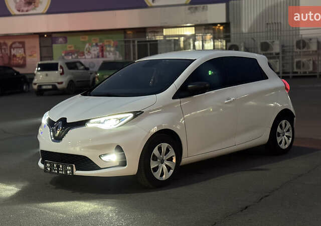 Белый Рено Зое, объемом двигателя 0 л и пробегом 44 тыс. км за 12950 $, фото 1 на Automoto.ua