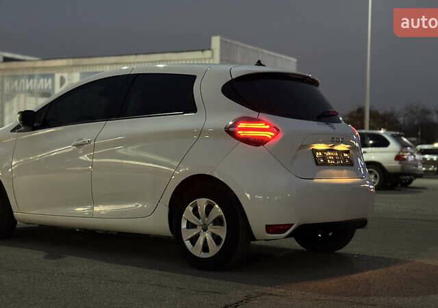 Белый Рено Зое, объемом двигателя 0 л и пробегом 44 тыс. км за 12950 $, фото 13 на Automoto.ua