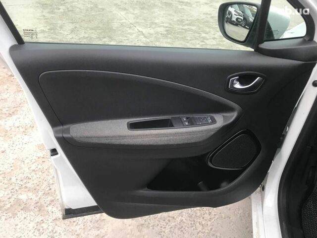 Білий Рено Зое, об'ємом двигуна 0 л та пробігом 40 тис. км за 13790 $, фото 5 на Automoto.ua