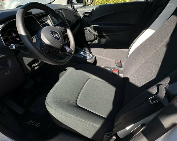 Белый Рено Зое, объемом двигателя 0 л и пробегом 7 тыс. км за 12999 $, фото 16 на Automoto.ua