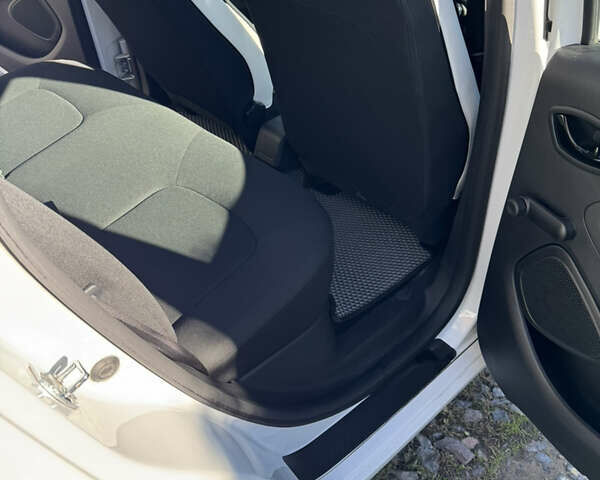 Рено Зое 2020 в Владимир-Волынский на Automoto.ua Белый Рено Зое, объемом двигателя 0 л и пробегом 55 тыс. км за 12000 $, фото 20 на Automoto.ua