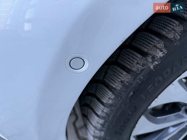 Білий Рено Зое, об'ємом двигуна 0 л та пробігом 23 тис. км за 13150 $, фото 48 на Automoto.ua