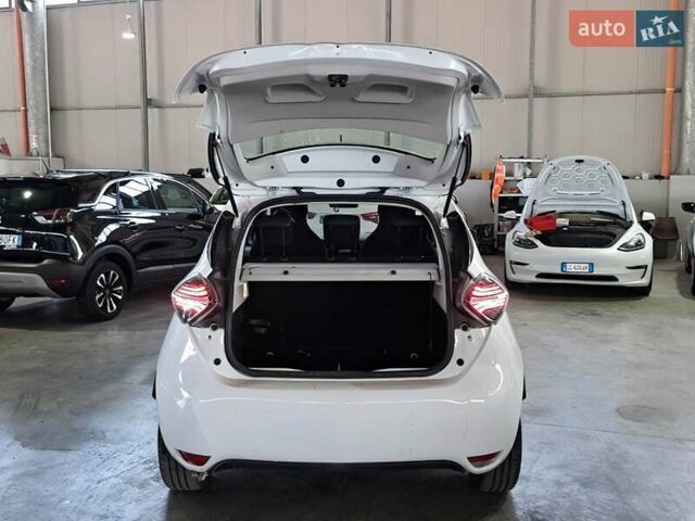 Белый Рено Зое, объемом двигателя 0 л и пробегом 67 тыс. км за 13000 $, фото 6 на Automoto.ua