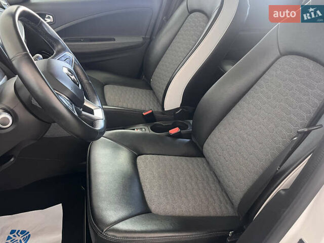 Белый Рено Зое, объемом двигателя 0 л и пробегом 88 тыс. км за 13650 $, фото 6 на Automoto.ua