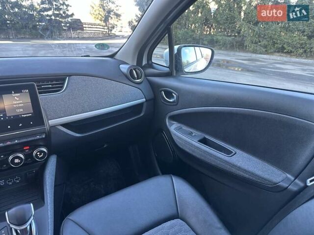 Белый Рено Зое, объемом двигателя 0 л и пробегом 83 тыс. км за 11999 $, фото 12 на Automoto.ua
