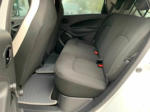 Білий Рено Зое, об'ємом двигуна 0 л та пробігом 47 тис. км за 12499 $, фото 12 на Automoto.ua