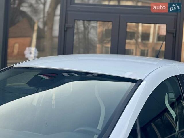 Белый Рено Зое, объемом двигателя 0 л и пробегом 85 тыс. км за 11150 $, фото 8 на Automoto.ua