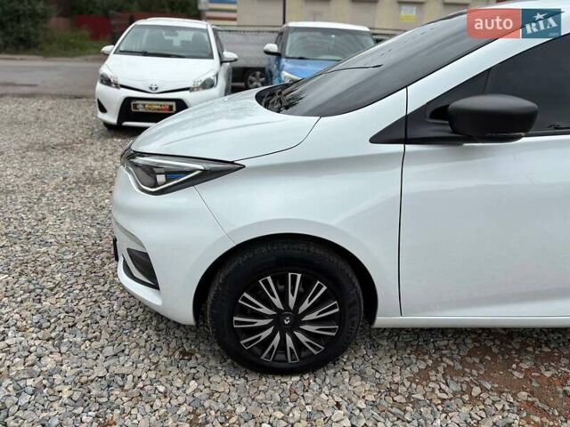 Белый Рено Зое, объемом двигателя 0 л и пробегом 105 тыс. км за 11999 $, фото 5 на Automoto.ua