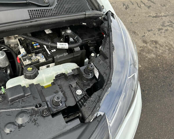 Білий Рено Зое, об'ємом двигуна 0 л та пробігом 36 тис. км за 12400 $, фото 19 на Automoto.ua