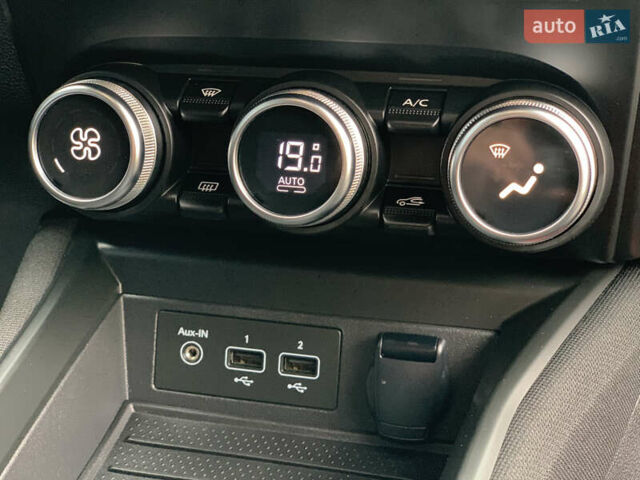 Белый Рено Зое, объемом двигателя 0 л и пробегом 25 тыс. км за 12499 $, фото 35 на Automoto.ua