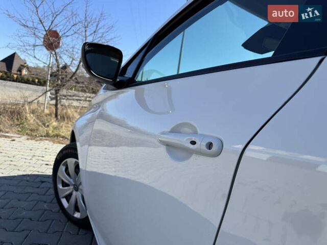 Белый Рено Зое, объемом двигателя 0 л и пробегом 105 тыс. км за 11900 $, фото 22 на Automoto.ua