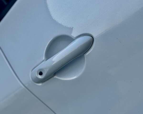 Белый Рено Зое, объемом двигателя 0 л и пробегом 86 тыс. км за 10850 $, фото 20 на Automoto.ua