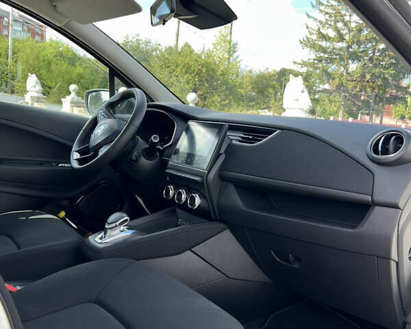 Белый Рено Зое, объемом двигателя 0 л и пробегом 67 тыс. км за 12300 $, фото 29 на Automoto.ua