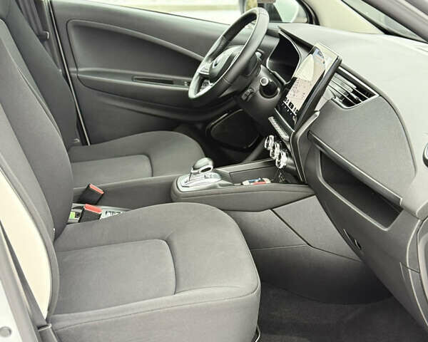 Белый Рено Зое, объемом двигателя 0 л и пробегом 27 тыс. км за 12600 $, фото 7 на Automoto.ua