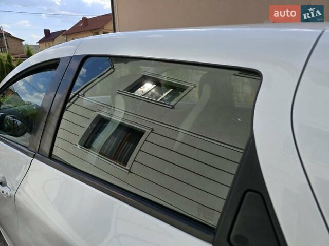 Белый Рено Зое, объемом двигателя 0 л и пробегом 65 тыс. км за 12300 $, фото 59 на Automoto.ua