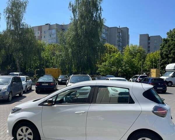 Белый Рено Зое, объемом двигателя 0 л и пробегом 40 тыс. км за 13750 $, фото 19 на Automoto.ua
