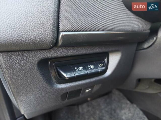 Белый Рено Зое, объемом двигателя 0 л и пробегом 98 тыс. км за 10950 $, фото 26 на Automoto.ua