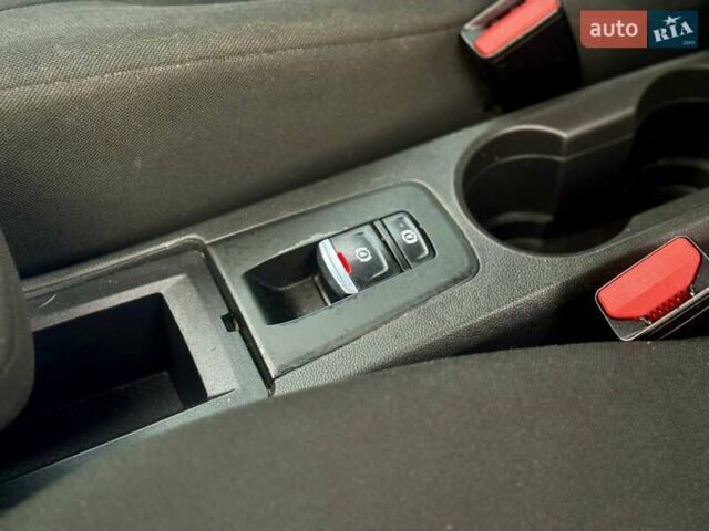 Белый Рено Зое, объемом двигателя 0 л и пробегом 85 тыс. км за 11150 $, фото 85 на Automoto.ua