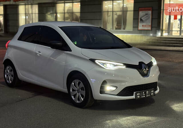 Белый Рено Зое, объемом двигателя 0 л и пробегом 44 тыс. км за 12950 $, фото 2 на Automoto.ua