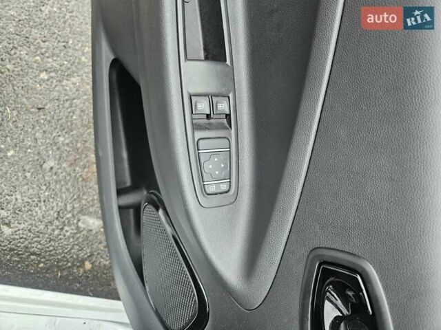 Белый Рено Зое, объемом двигателя 0 л и пробегом 28 тыс. км за 11800 $, фото 9 на Automoto.ua