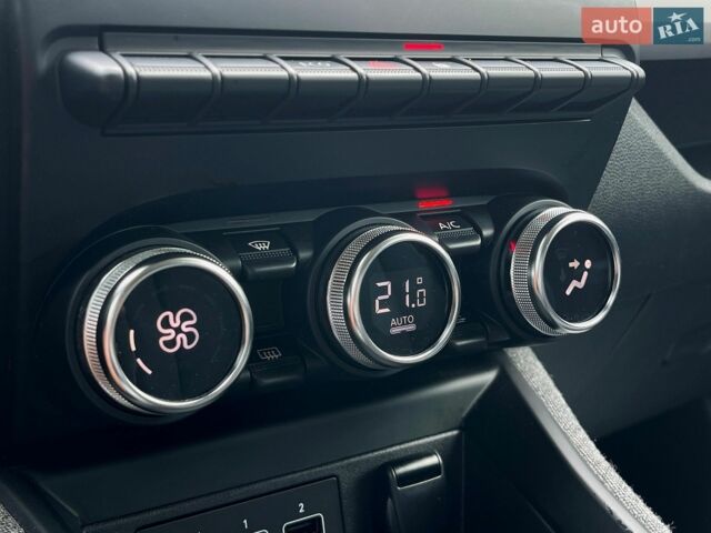 Белый Рено Зое, объемом двигателя 0 л и пробегом 62 тыс. км за 13800 $, фото 47 на Automoto.ua