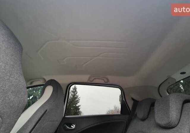 Білий Рено Зое, об'ємом двигуна 0 л та пробігом 78 тис. км за 11800 $, фото 16 на Automoto.ua