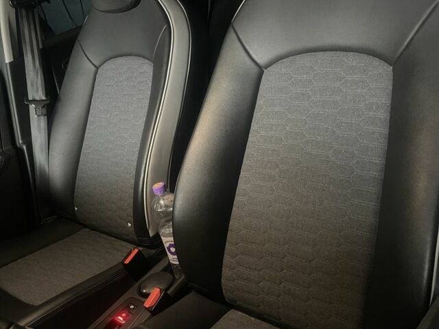 Белый Рено Зое, объемом двигателя 0 л и пробегом 40 тыс. км за 13200 $, фото 2 на Automoto.ua