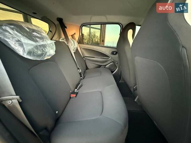 Белый Рено Зое, объемом двигателя 0 л и пробегом 92 тыс. км за 11499 $, фото 24 на Automoto.ua