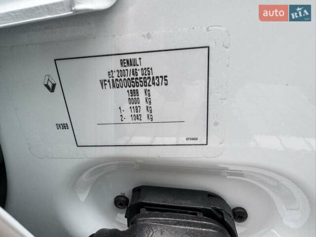 Белый Рено Зое, объемом двигателя 0 л и пробегом 97 тыс. км за 11900 $, фото 18 на Automoto.ua